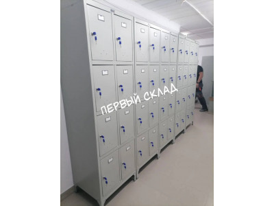 Оснащение раздевалки на пищевом производстве шкафами 